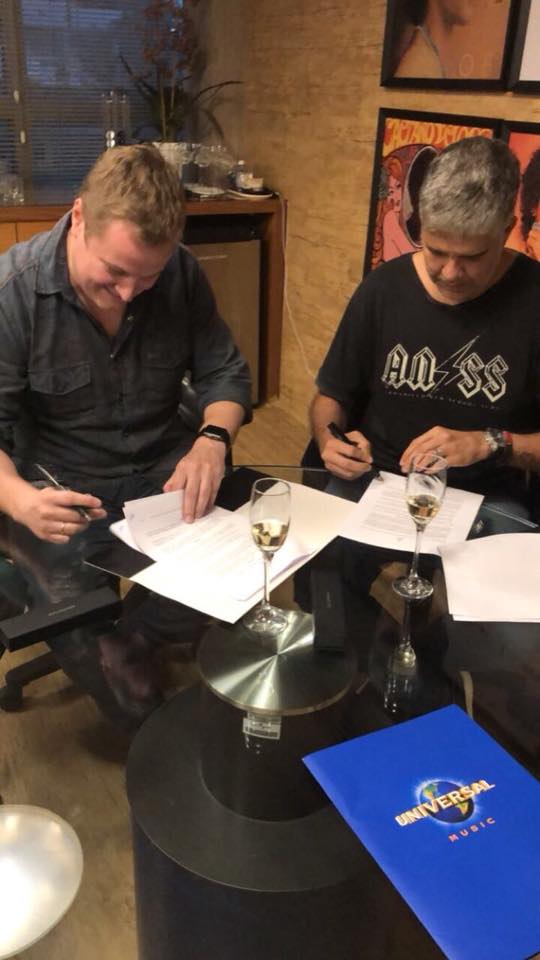 Pic Schmitz | Signing with Universal Music Group | Universal Music Brasil | Rio de Janeiro, RJ - BRAZIL