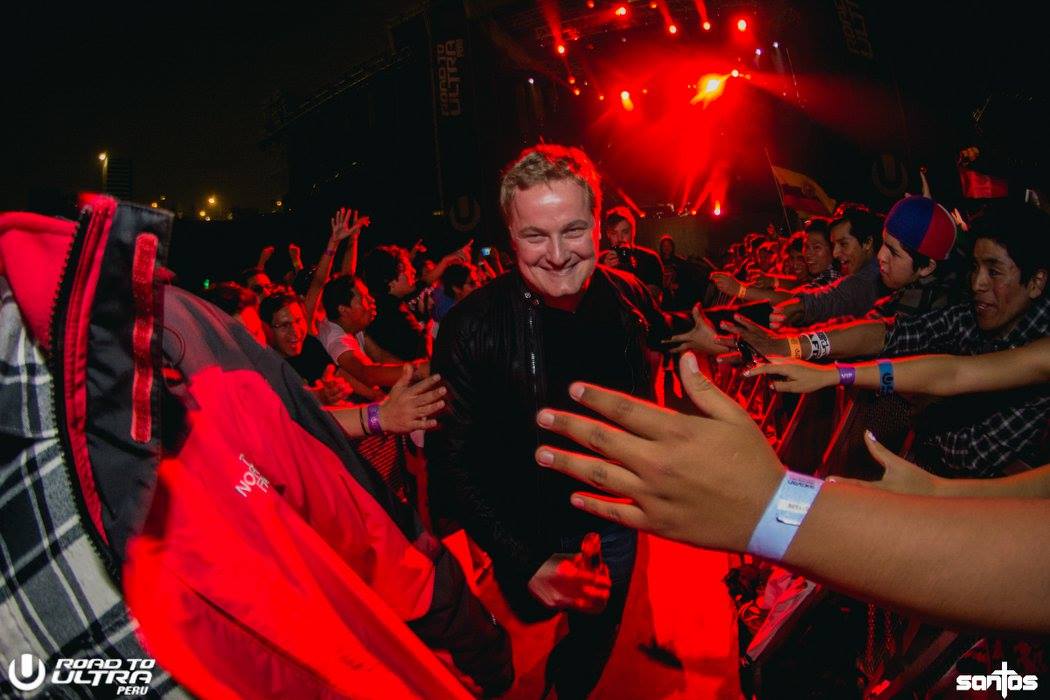 Pic Schmitz | Walking through the crowd at Road To Ultra | Road To Ultra Peru | Lima - PERU